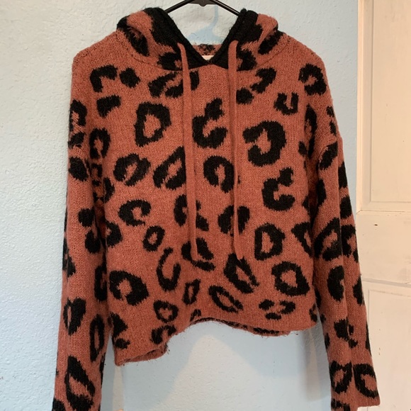 PINK cheetah print sweater - Picture 2 of 4
